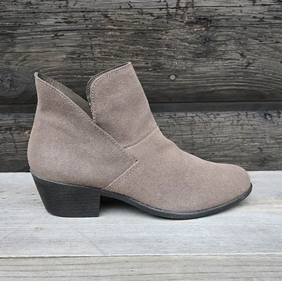 Me Too Zeus Modern Boho Minimalist Taupe Suede Block Heel Bootie 8M - Picture 15 of 15